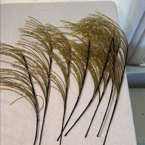 Elegant Gold Decorative Stems